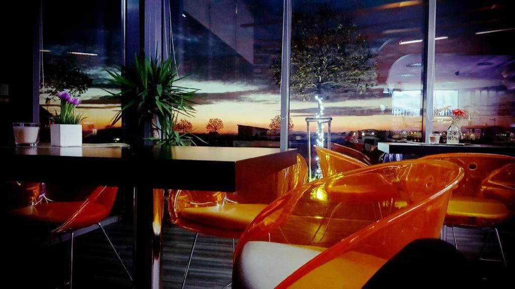 Aerocafe Hotell Partizánske Exteriör bild