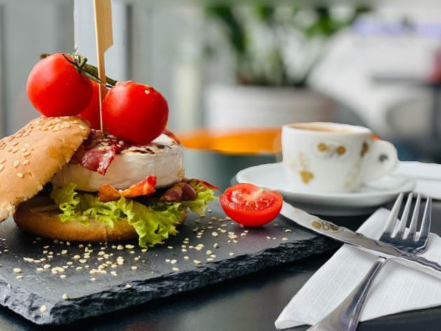 Aerocafe Hotell Partizánske Exteriör bild