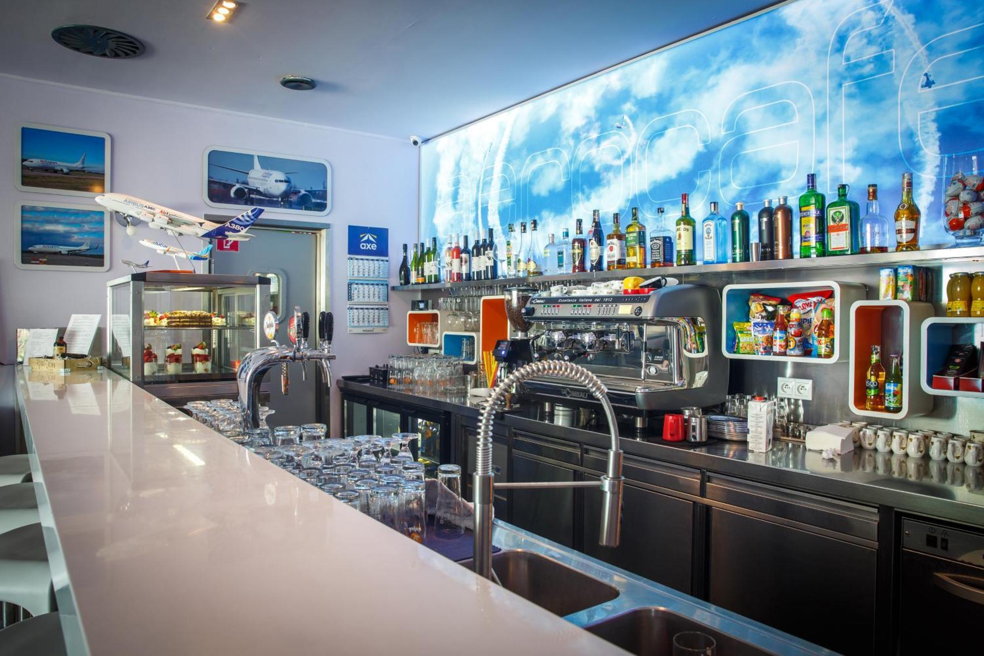 Aerocafe Hotell Partizánske Exteriör bild
