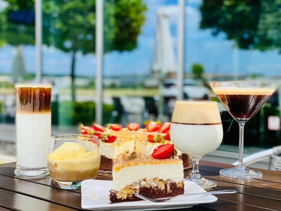 Aerocafe Hotell Partizánske Exteriör bild