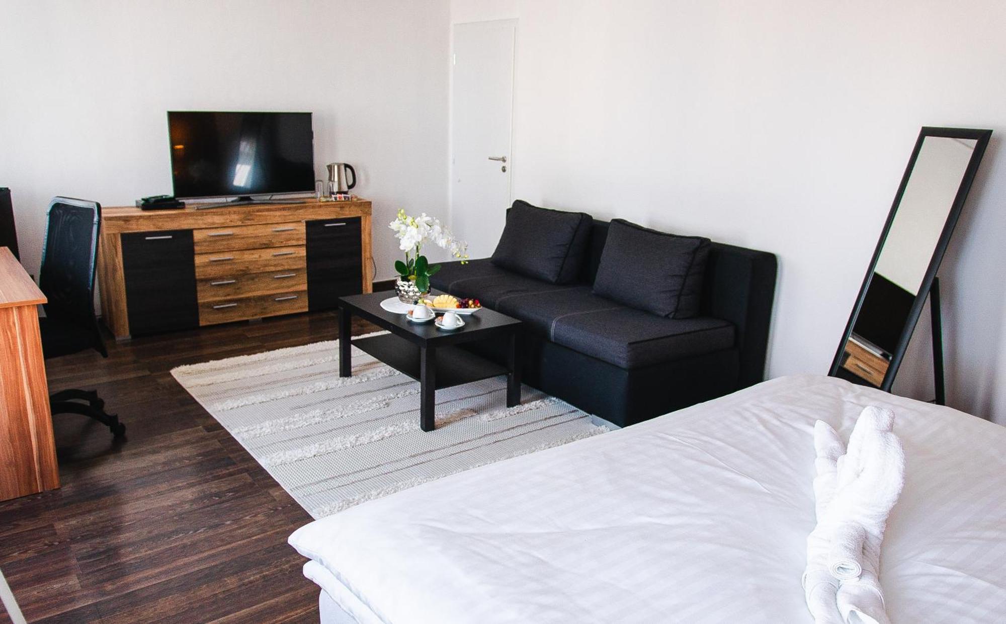 Aerocafe Hotell Partizánske Exteriör bild