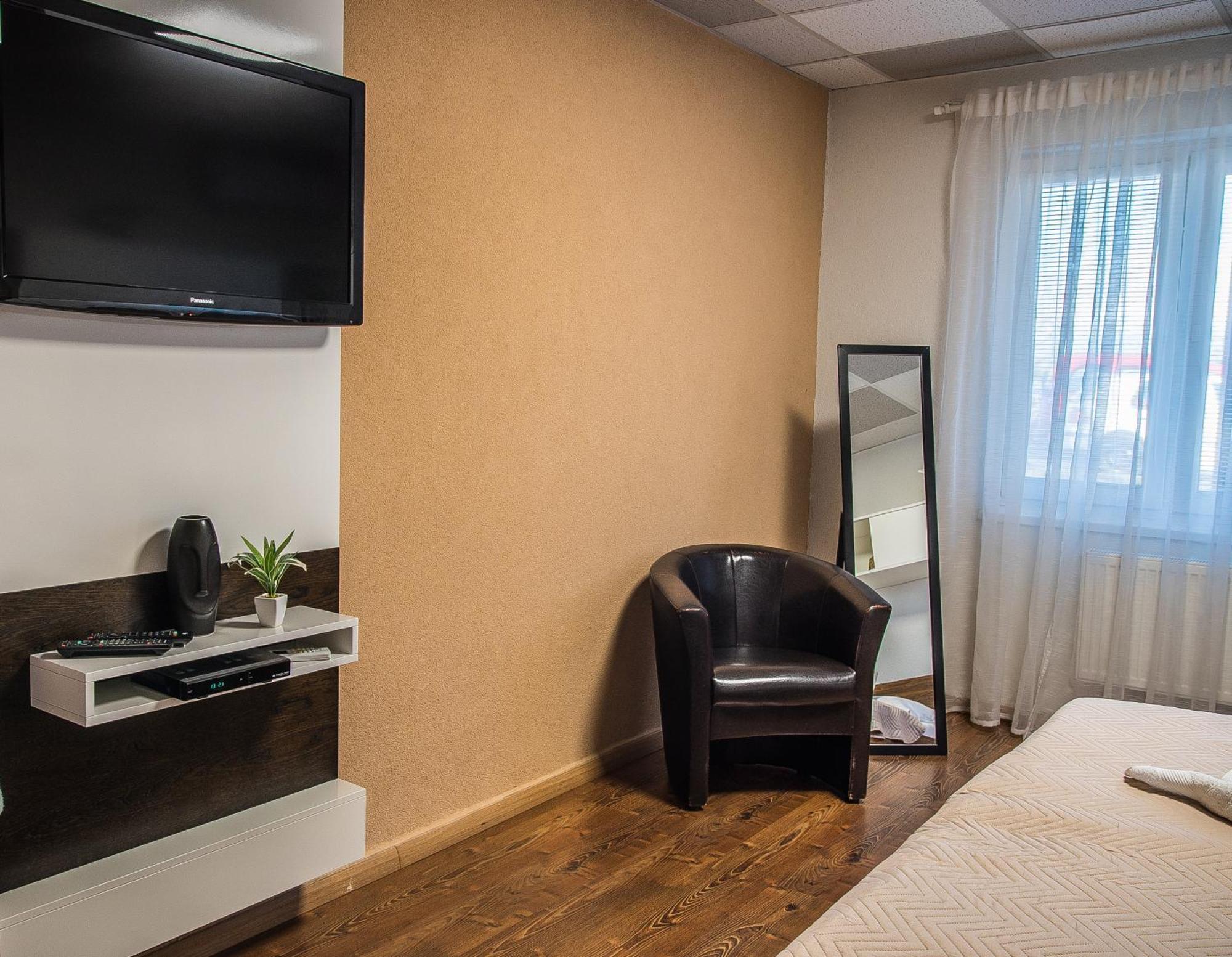 Aerocafe Hotell Partizánske Exteriör bild