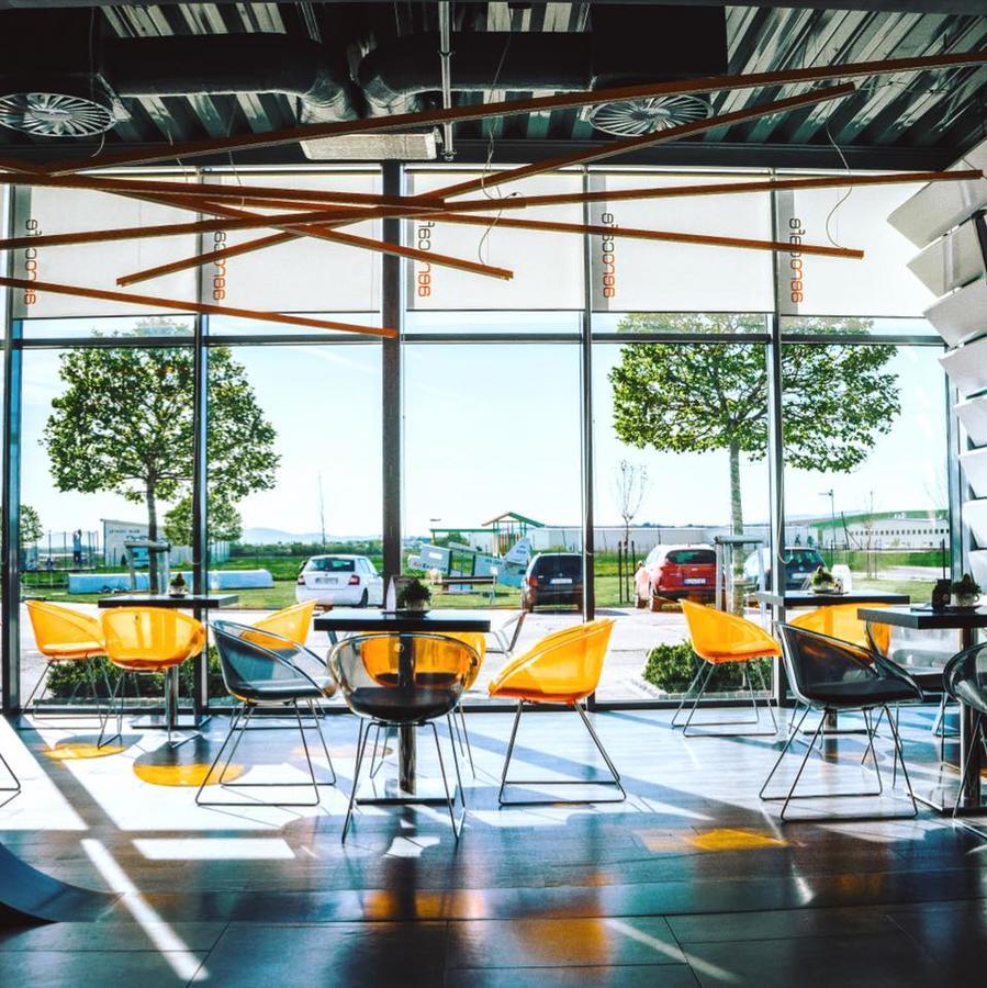 Aerocafe Hotell Partizánske Exteriör bild
